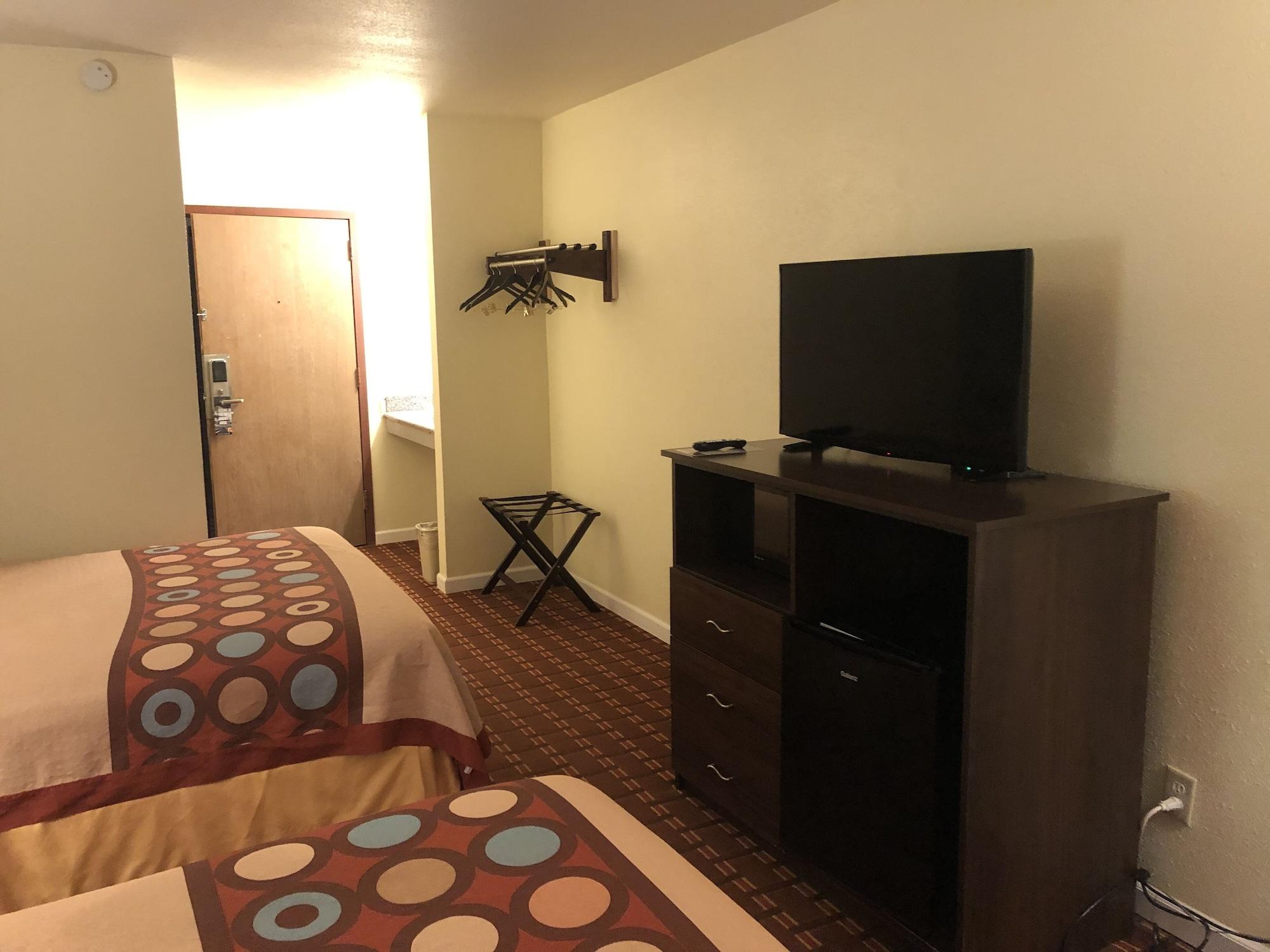 Super 8 By Wyndham Plover Stevens Point Area Экстерьер фото