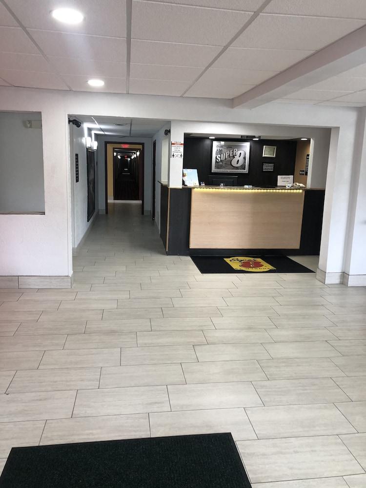Super 8 By Wyndham Plover Stevens Point Area Экстерьер фото