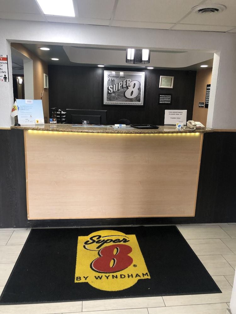 Super 8 By Wyndham Plover Stevens Point Area Экстерьер фото