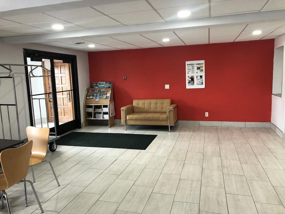 Super 8 By Wyndham Plover Stevens Point Area Экстерьер фото