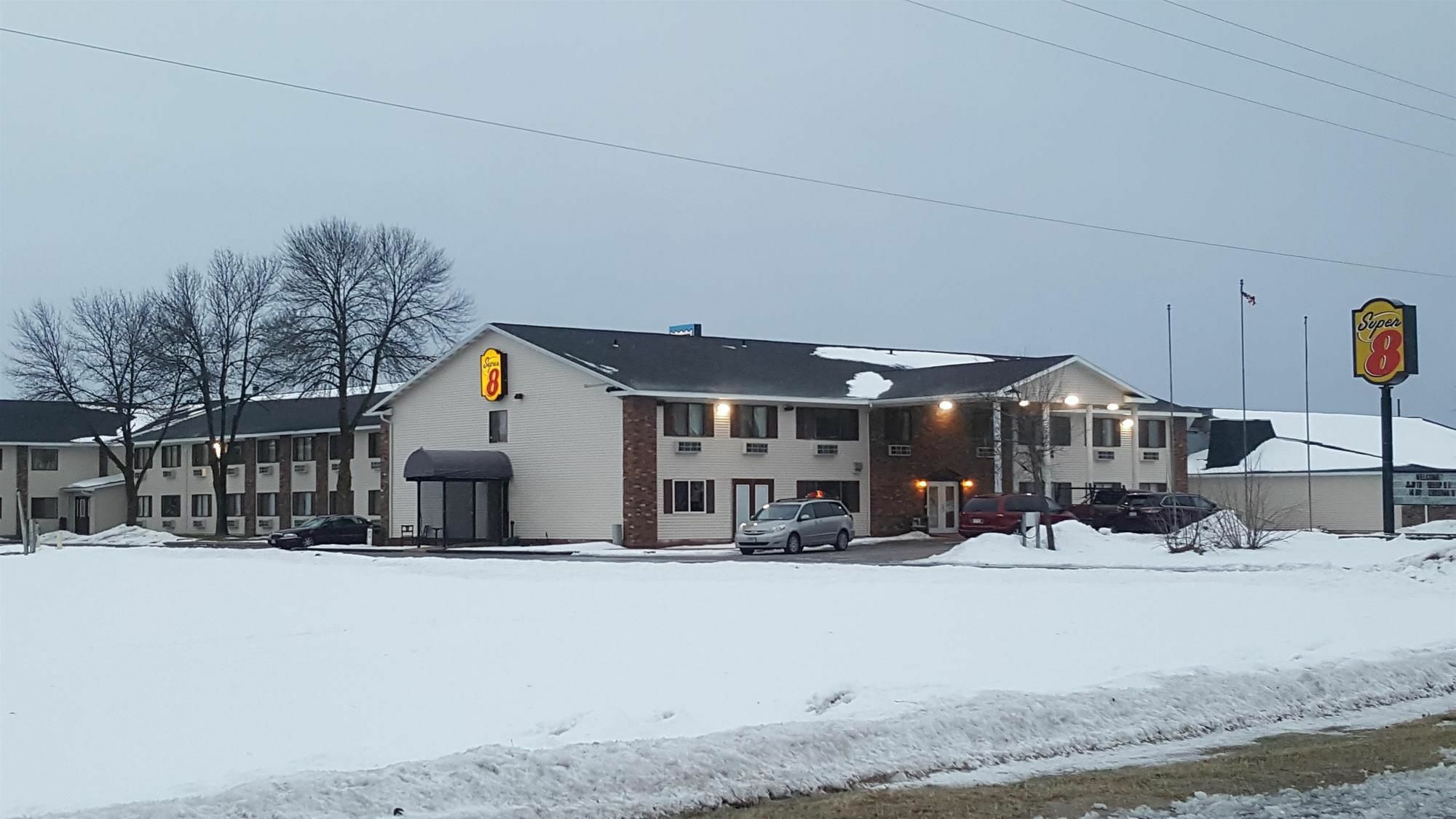 Super 8 By Wyndham Plover Stevens Point Area Экстерьер фото
